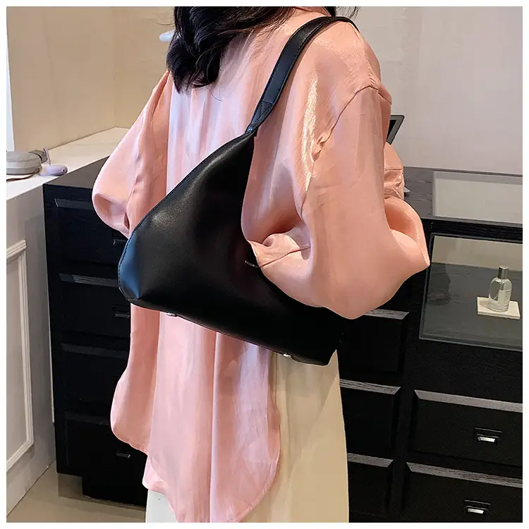 Women's White Triangle Shoulder Bag Large Capacity 2025 — feature 26