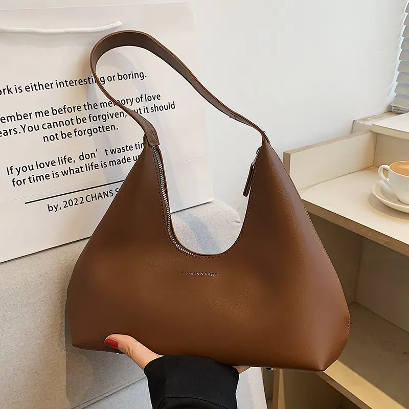 Women's White Triangle Shoulder Bag Large Capacity 2025 - Image 4