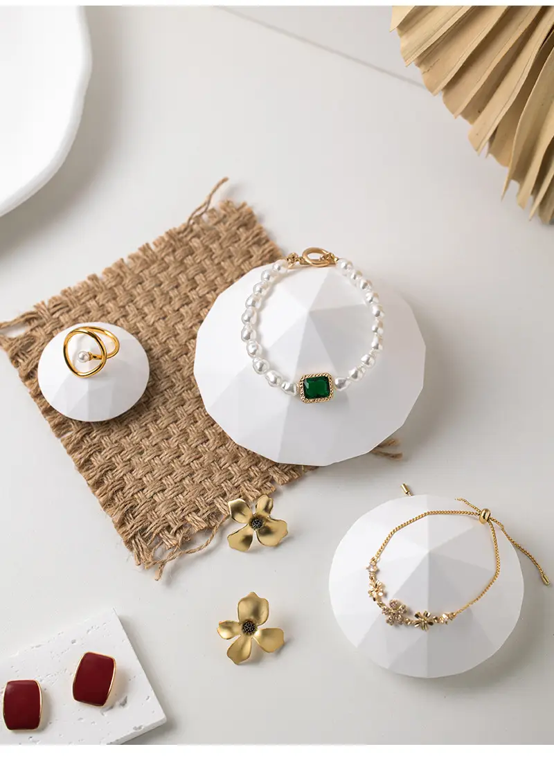 Gypsum Geometric Jewelry Piece 2.6cm x 4.5cm — feature 3