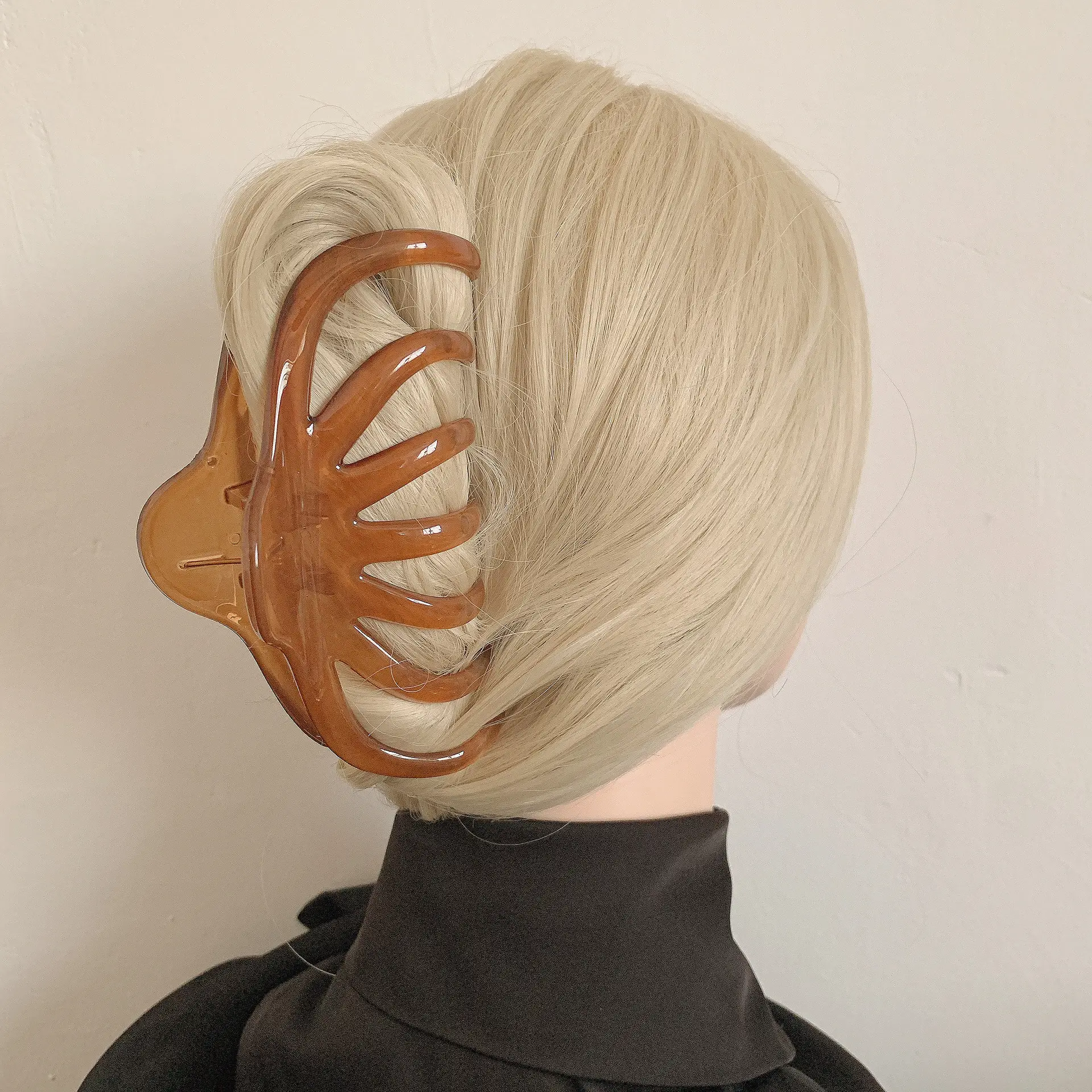 Large Jellyfish Hairpin with Long Teeth for Women - Image 7
