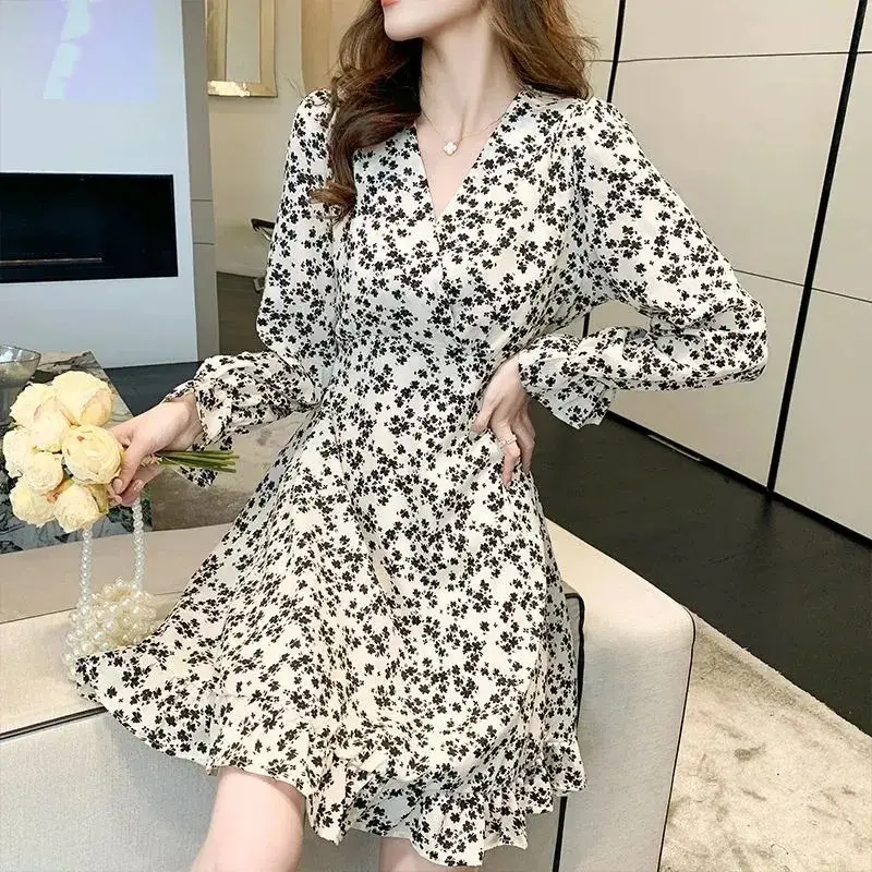 Small Chiffon V-Neck Midi Dress Spring Autumn 2023 - Image 3