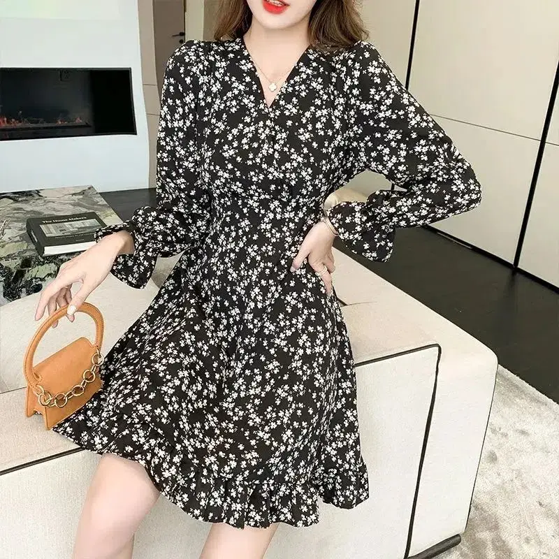 Small Chiffon V-Neck Midi Dress Spring Autumn 2023 - Image 4