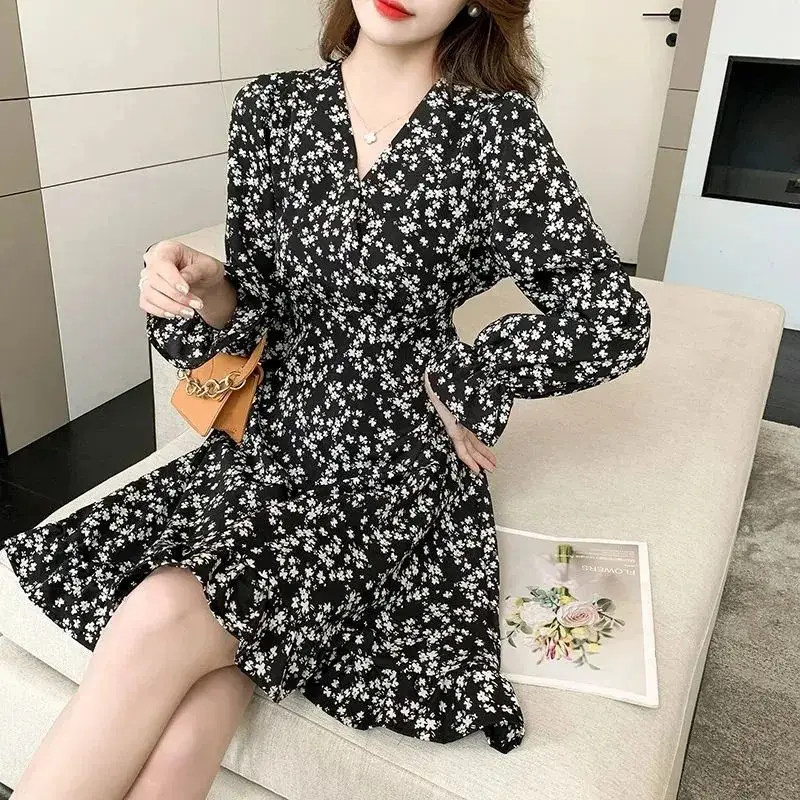 Small Chiffon V-Neck Midi Dress Spring Autumn 2023 - Image 6