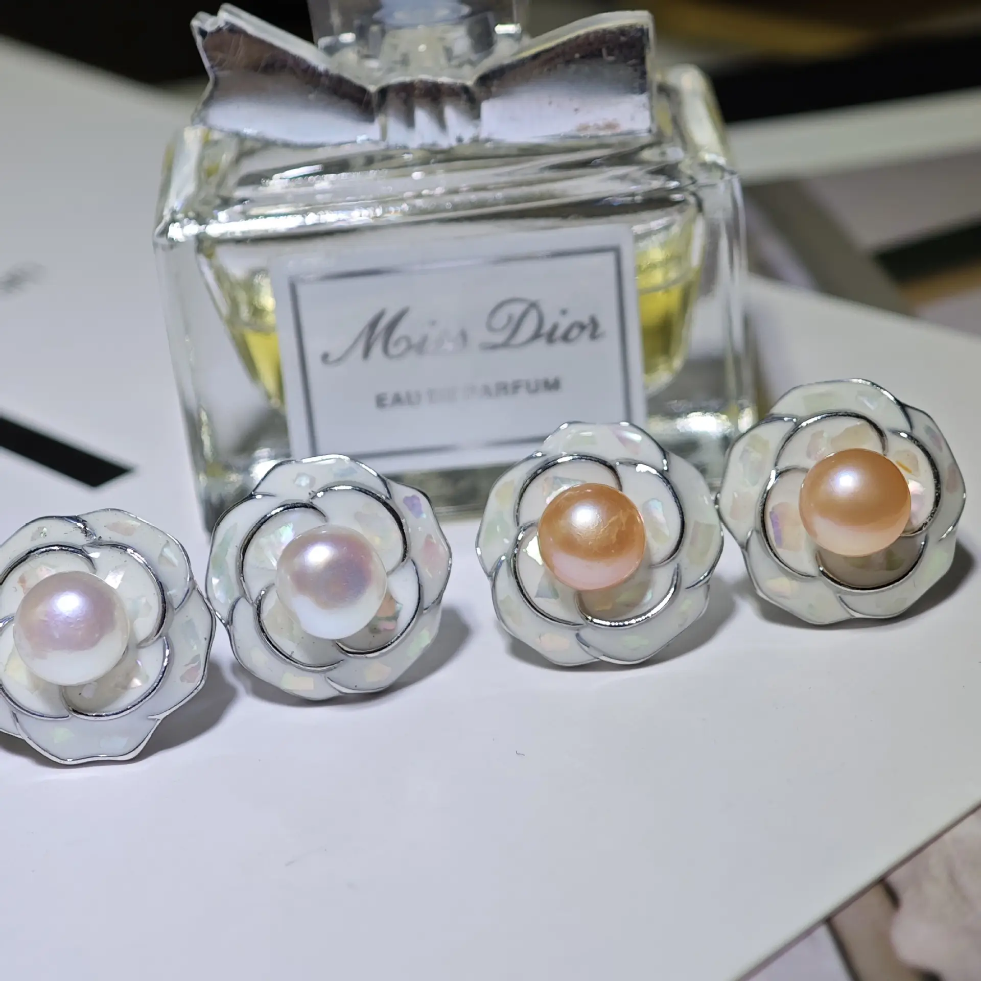 Natural Pearl Earrings S925 Sterling Silver White Camellia High-End — feature 2
