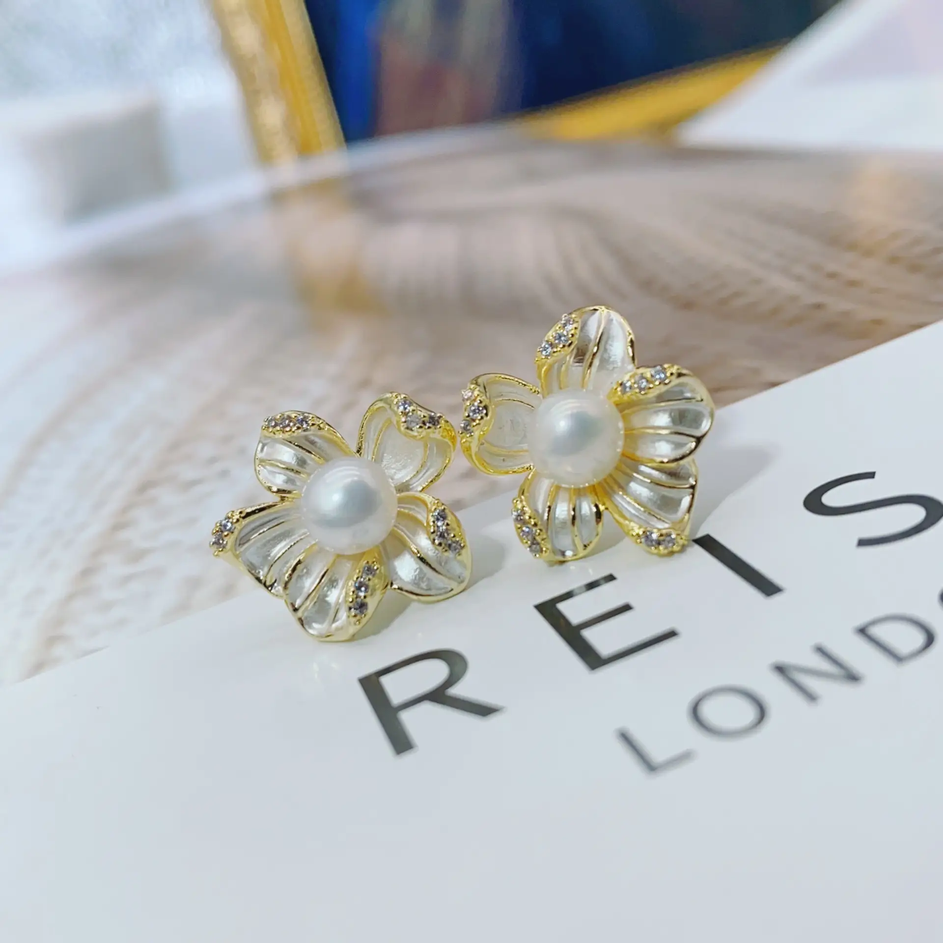 Natural Pearl Earrings Gold Plated Joker Fashion - Image 2