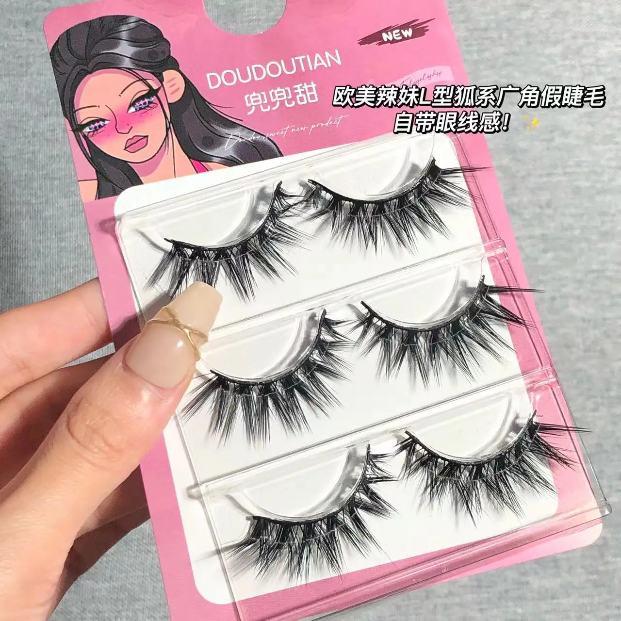 Doudou Sweet L-Shaped False Eyelashes One-Piece Italian Style — feature 3