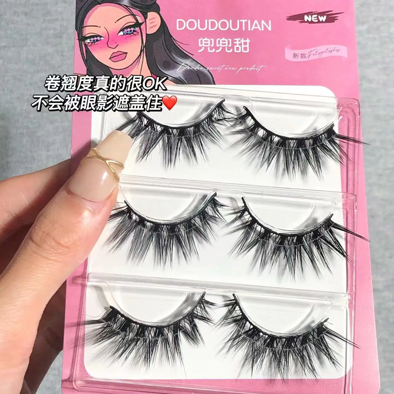 Doudou Sweet L-Shaped False Eyelashes One-Piece Italian Style — feature 4