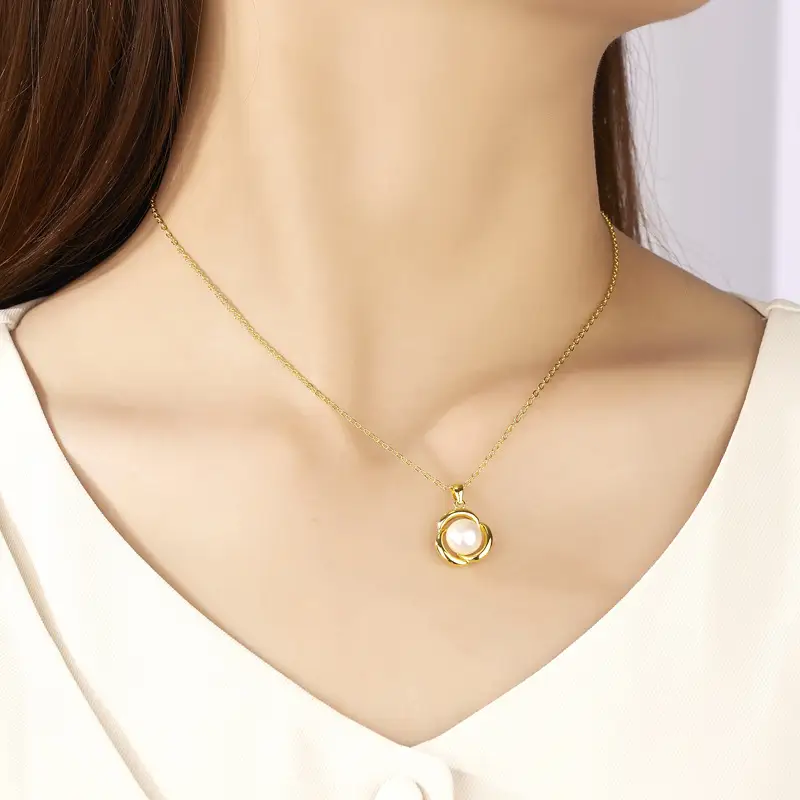 2023 French Literary Women Pearl Pendant Necklace Light Luxury Fashion