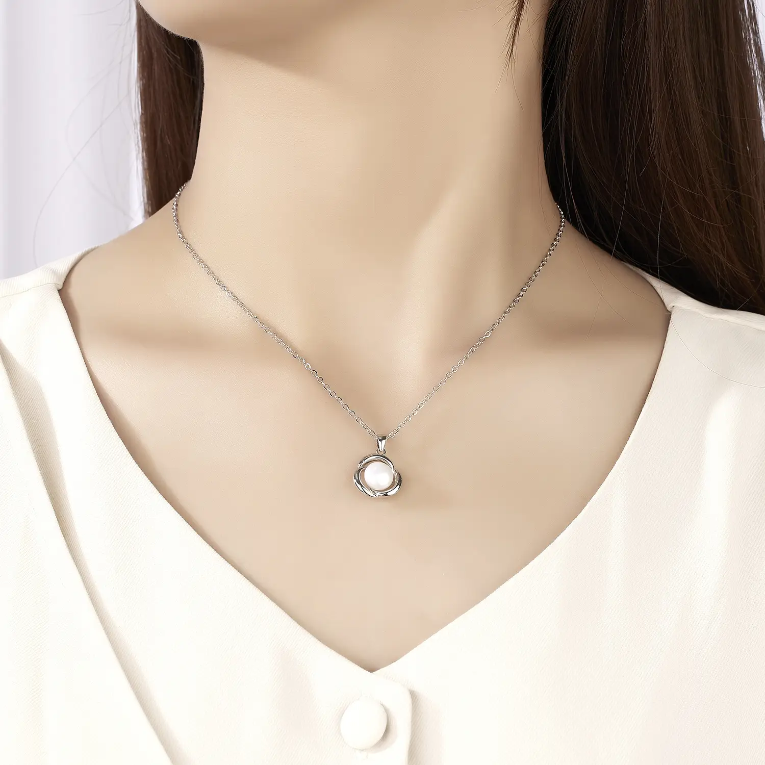2023 French Literary Women Pearl Pendant Necklace Light Luxury Fashion