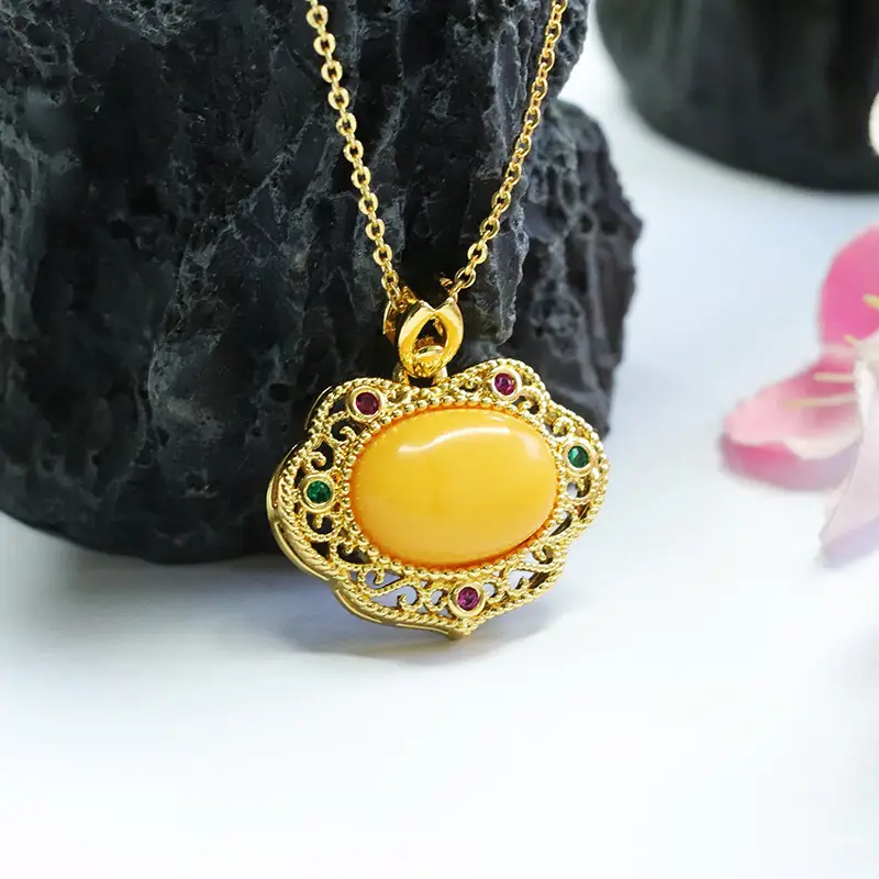 Guan Yu Natural Amber Pendant Full Honey Yellow Beeswax Ruyi Necklace — feature 9