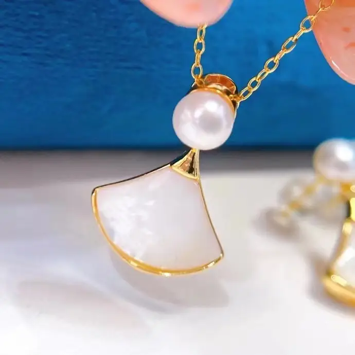 S925 Gold Pearl Heart Necklace with Sea Mother-of-Pearl Design - Image 4