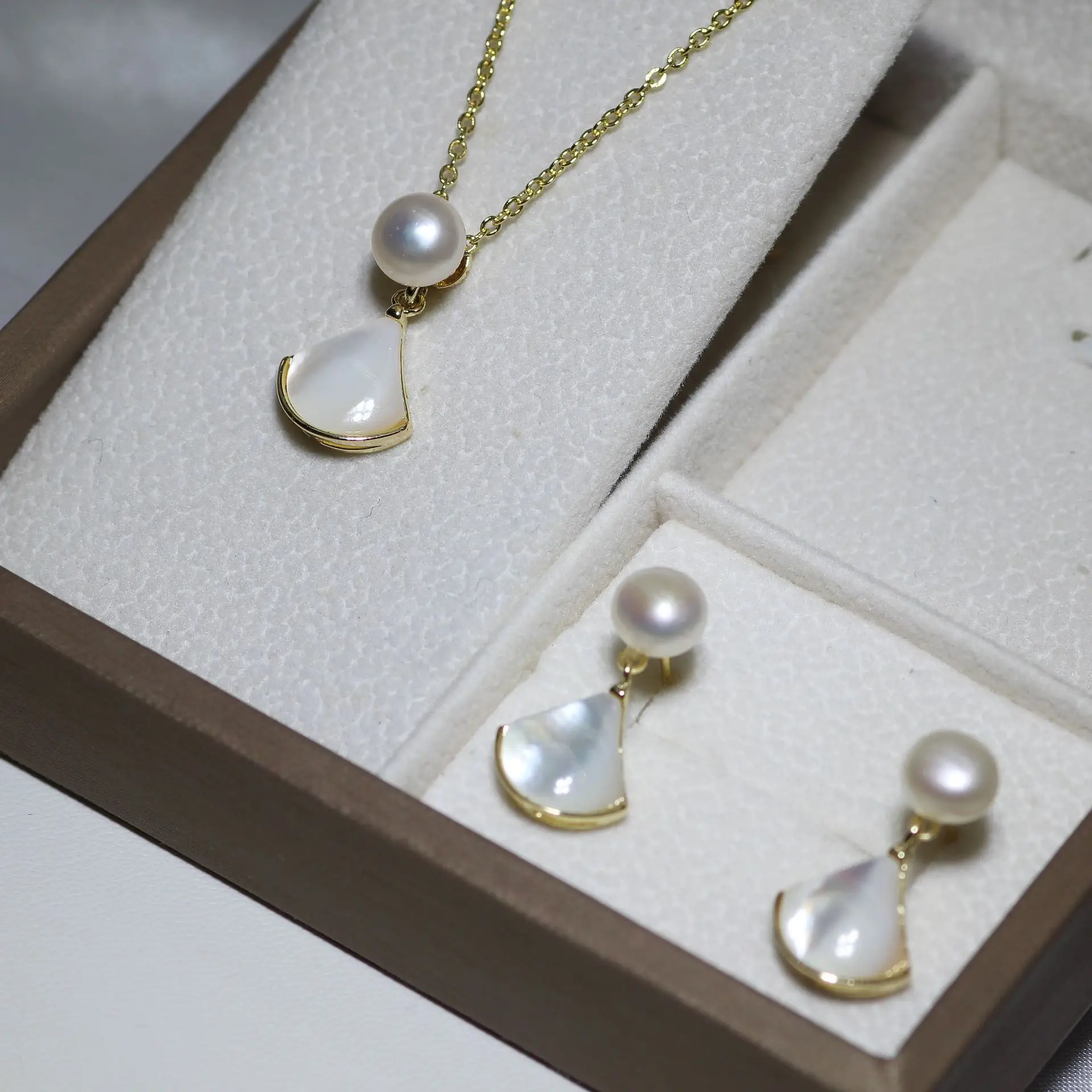 S925 Gold Pearl Heart Necklace with Sea Mother-of-Pearl Design — feature 11