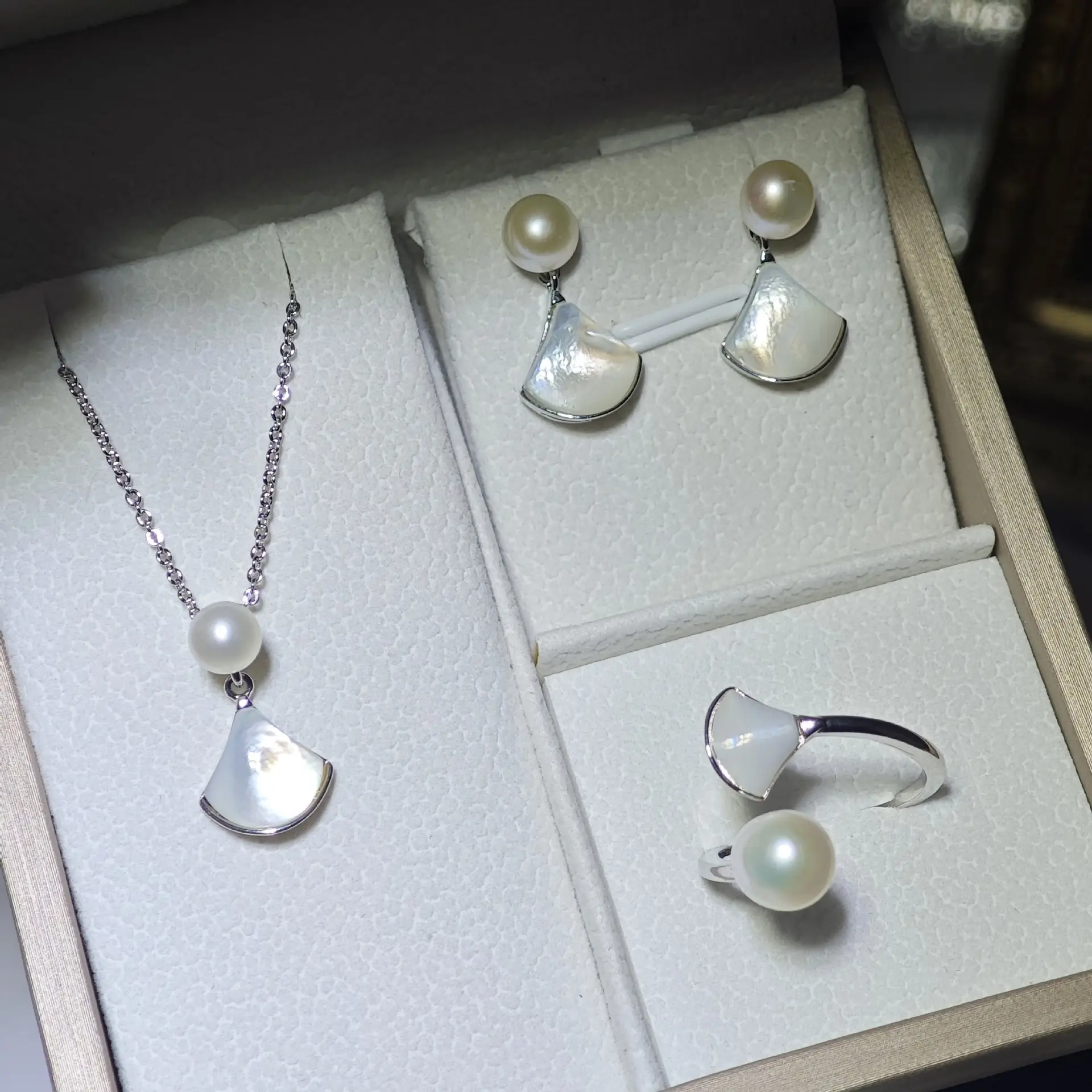 S925 Gold Pearl Heart Necklace with Sea Mother-of-Pearl Design — feature 5