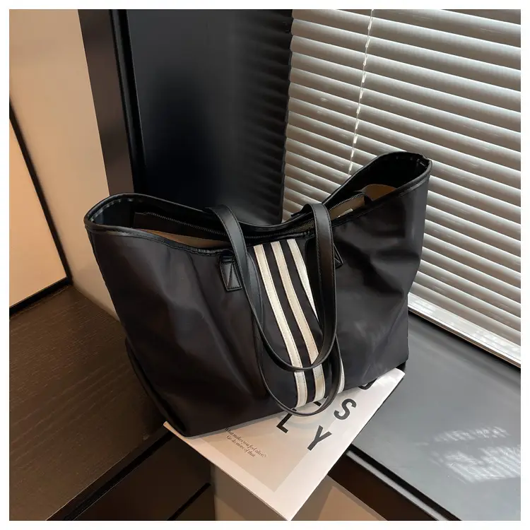 Women's Black Oxford Cloth Shoulder Bag Large Capacity 2023 — feature 11
