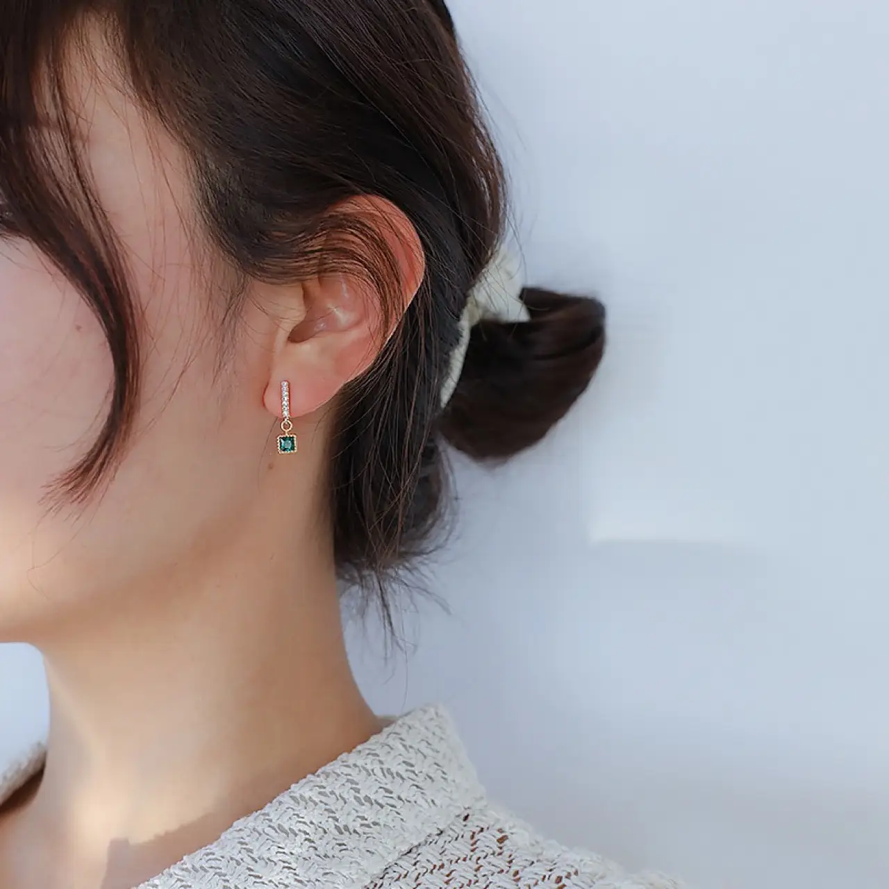 Meimei Drops Asymmetric Pearl Emerald Earrings for Women - Image 3