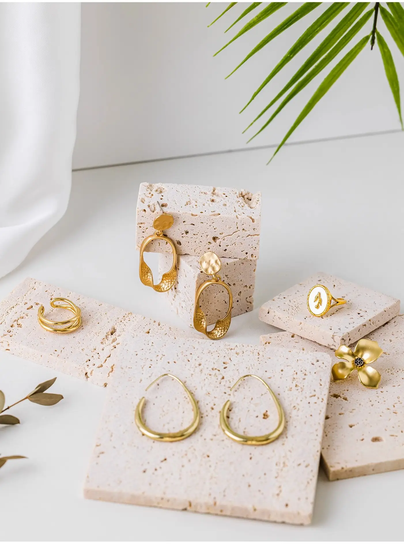 Natural Hole Stone Necklace Earrings Photo Props 15x10cm — feature 7