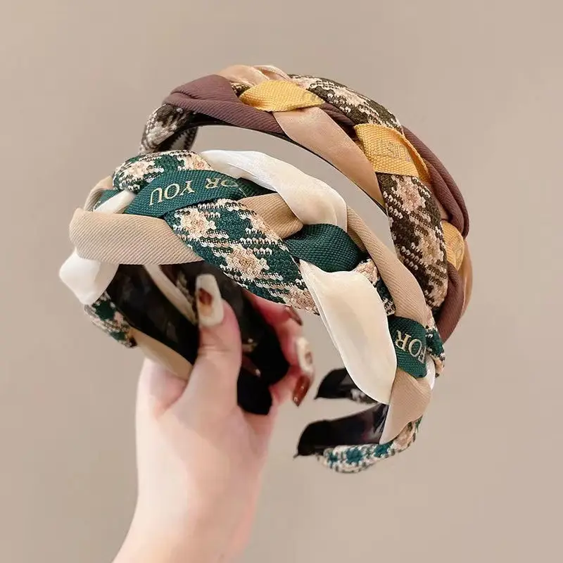 New Large Face Wide Edge Sponge Hairband Twist Design — feature 4
