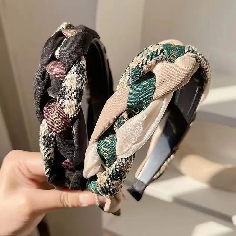 New Large Face Wide Edge Sponge Hairband Twist Design — feature 5