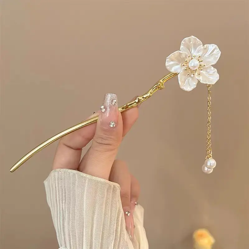 Petal hairpin