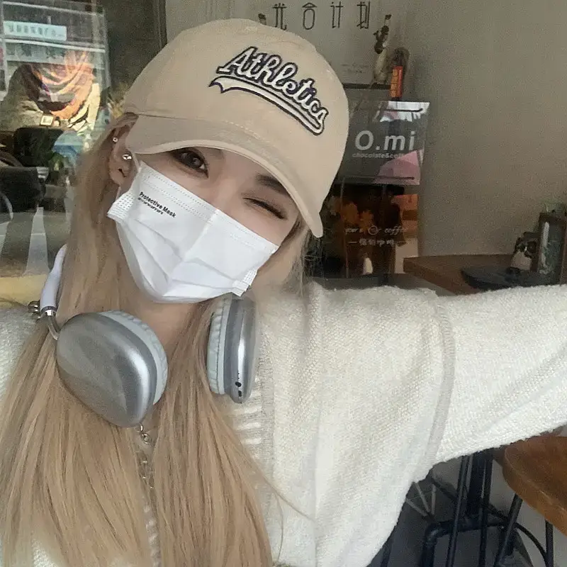 Women's Korean Style Duck Tongue Hat with Big Head & Embroidered Cap