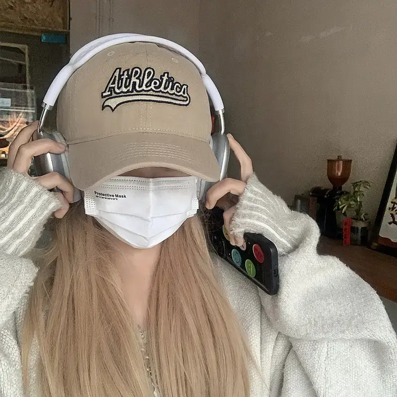 Women's Korean Style Duck Tongue Hat with Big Head & Embroidered Cap