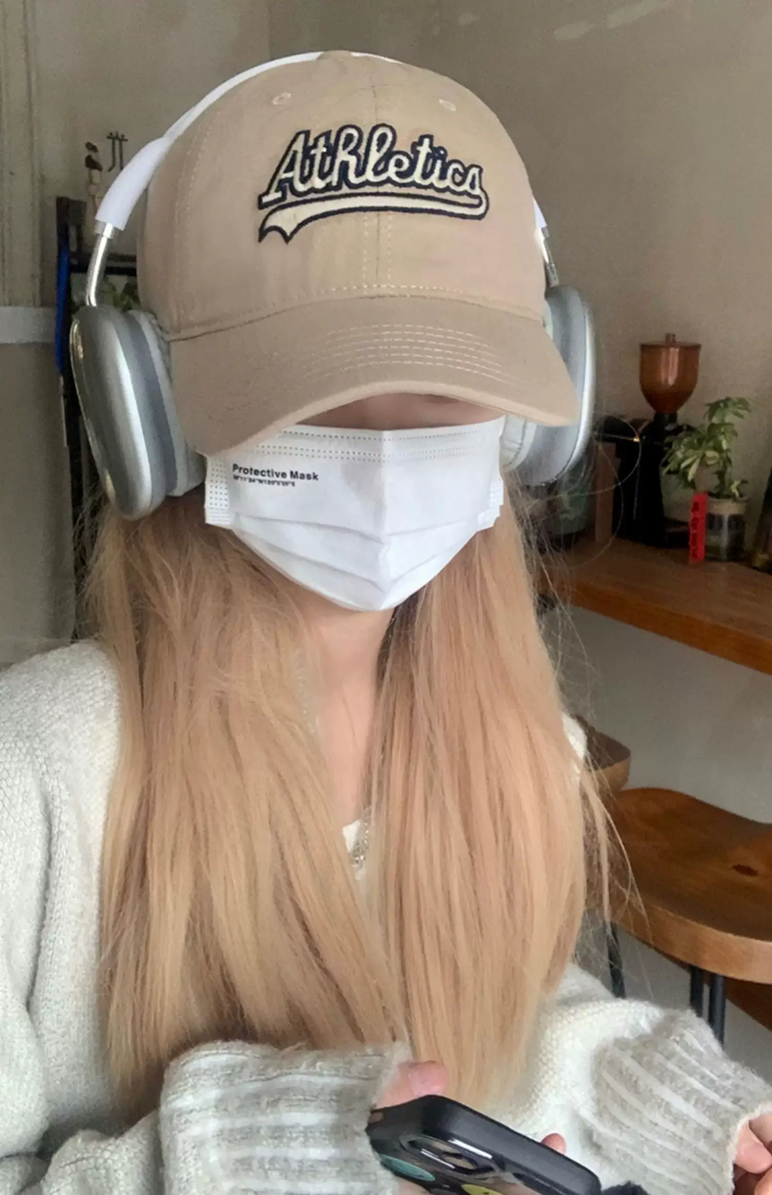Women's Korean Style Duck Tongue Hat with Big Head & Embroidered Cap — feature 1