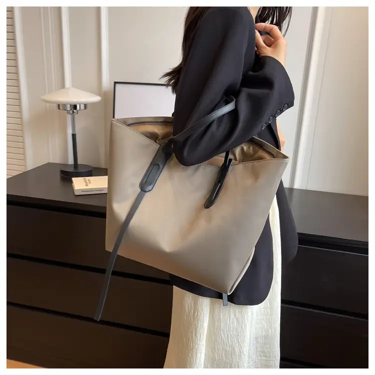 Women's Black Oxford Tote Bag Large Capacity 2023 — feature 17