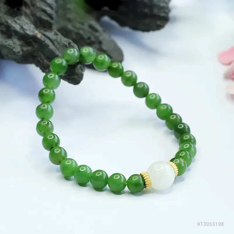 Green Jade Bracelet with White Pearl Center — feature 10