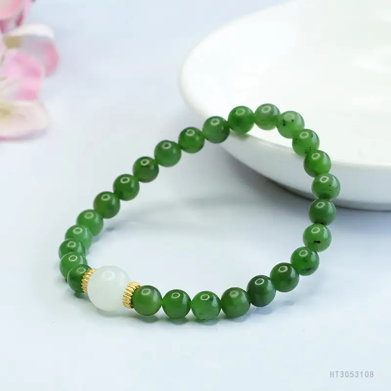 Green Jade Bracelet with White Pearl Center — feature 8