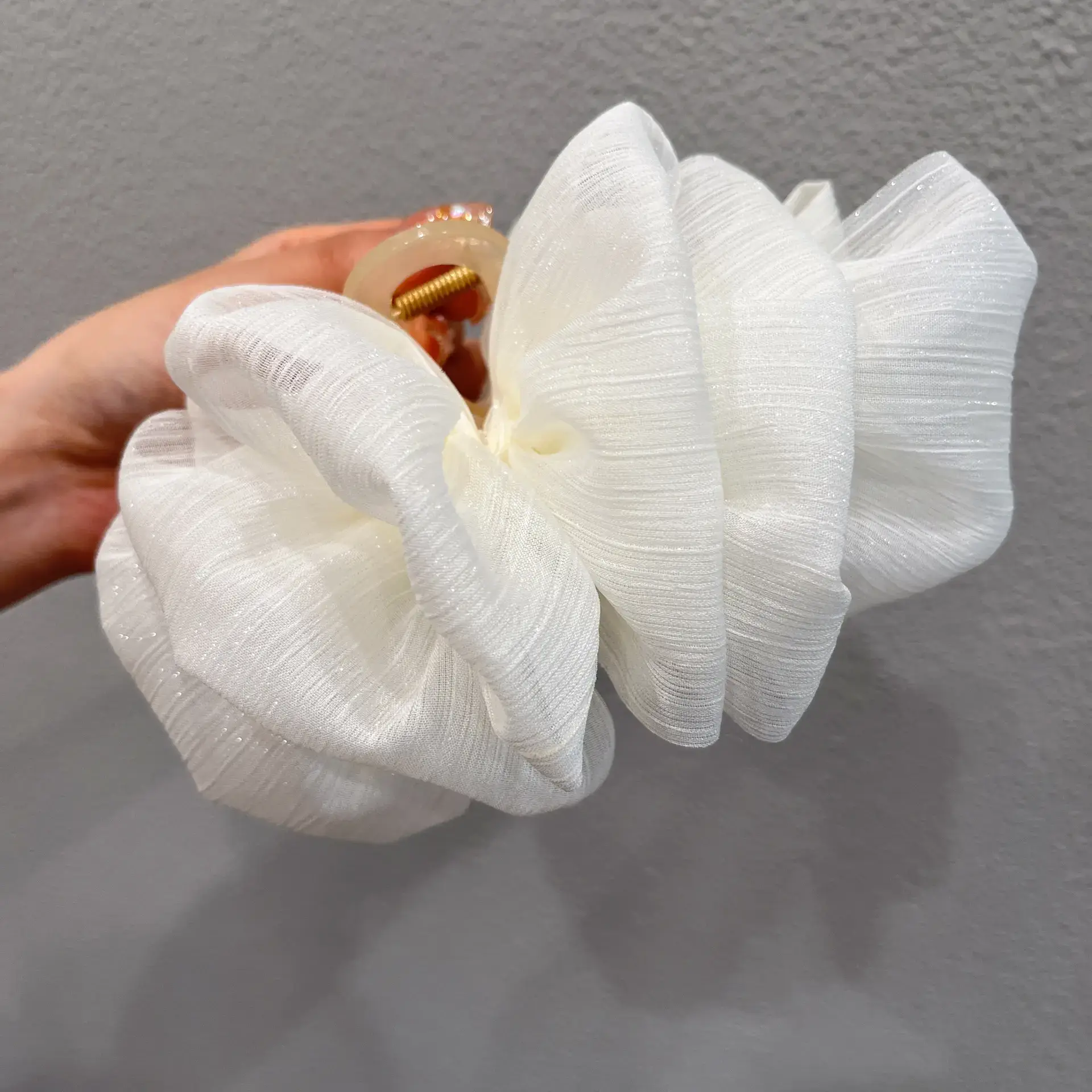 White Large Hairpin with Elegant Bow Design — feature 5