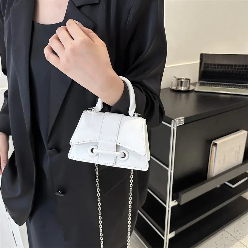 Pink Chain Crossbody Bag for Women 2023 - Image 9