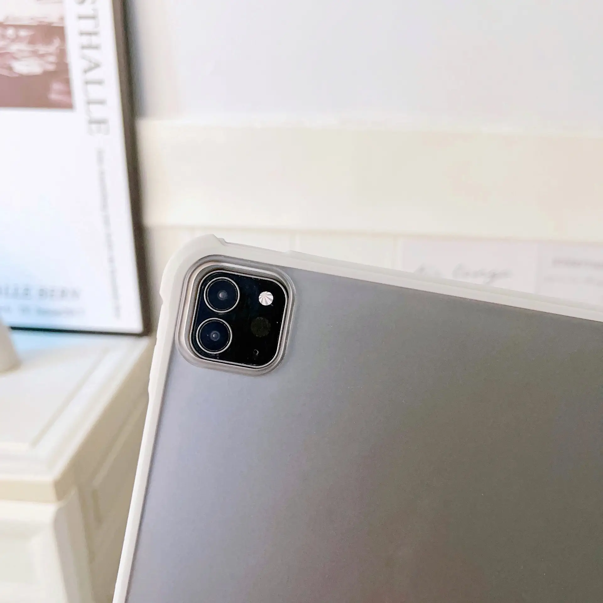 Apple iPad 10.2" Frosted Anti-drop Cover — feature 6