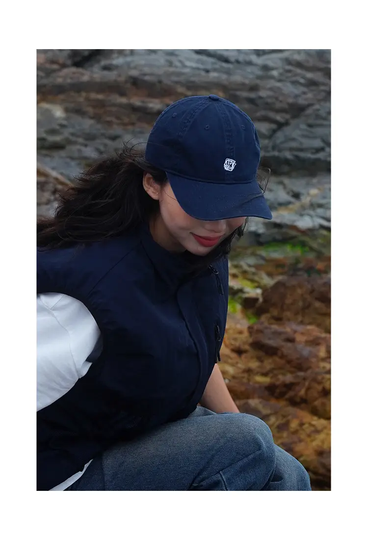 Japanese Style Vintage Peaked Cap for Women Men Outdoor Black — feature 4