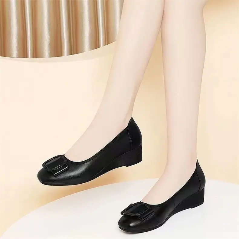 Shallow Wedge Shoes Women's 2023 New Summer Mid-heel Black Soft Bottom Soft Leather Slip-on Leather Shoes for Middle-aged Mothers — feature 6