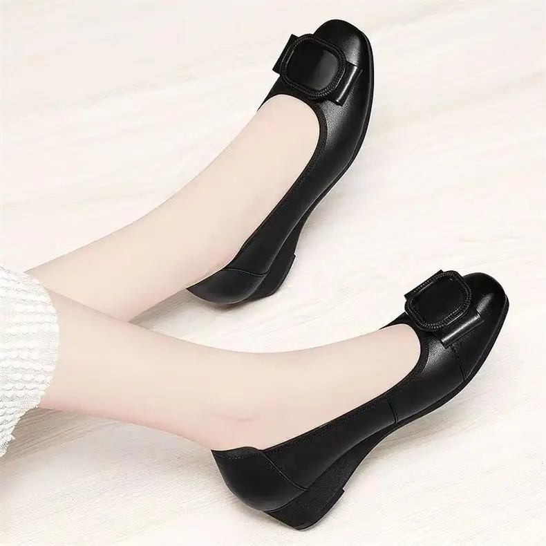 Shallow Wedge Shoes Women's 2023 New Summer Mid-heel Black Soft Bottom Soft Leather Slip-on Leather Shoes for Middle-aged Mothers — feature 7