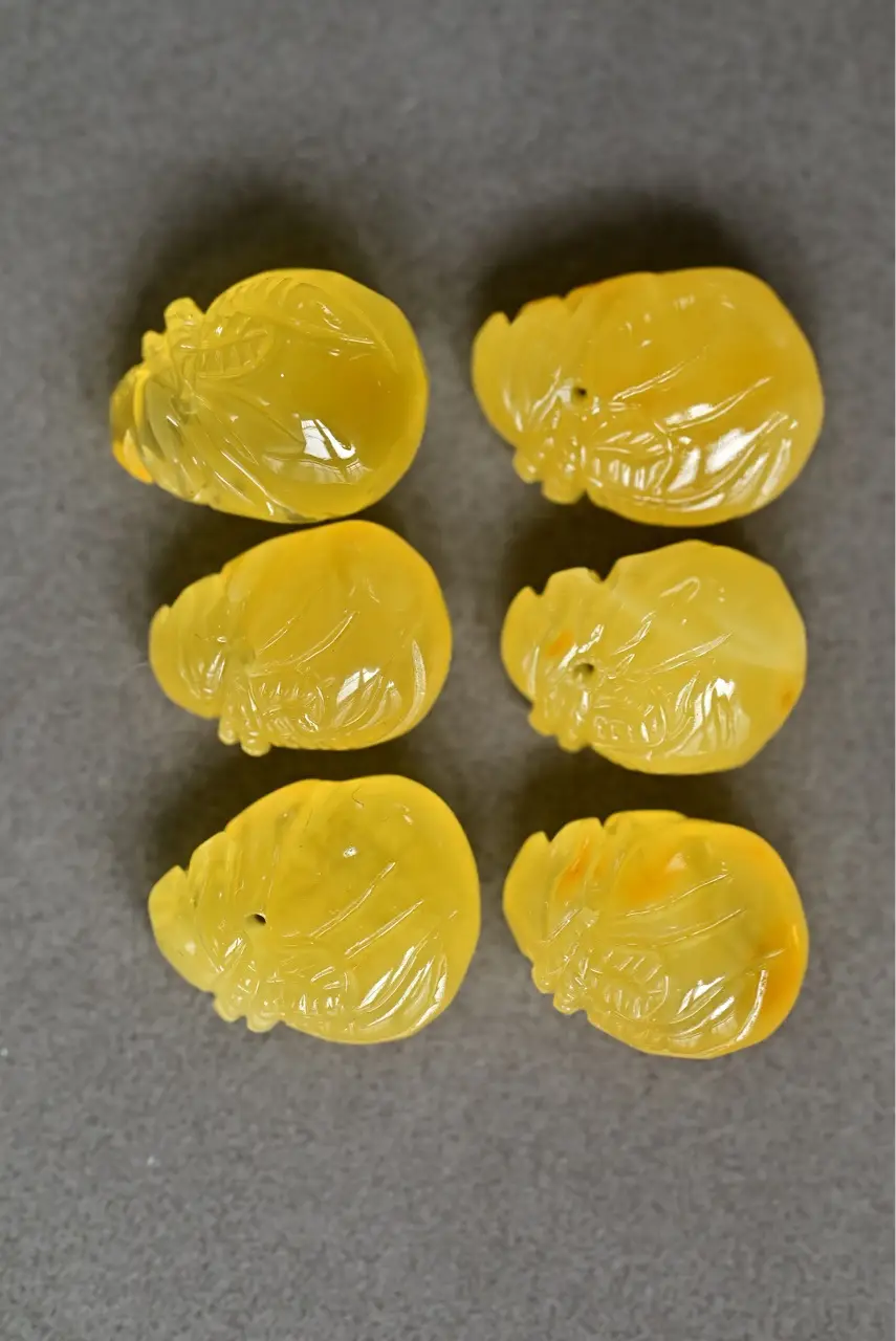 Natural Russian Beeswax Purse Small Amber Slippers — feature 4