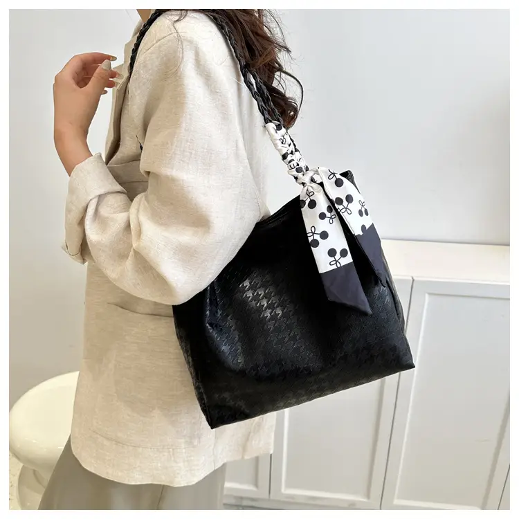 Black Diamond Pattern Silk Tote Bag Large Capacity 2023 — feature 22