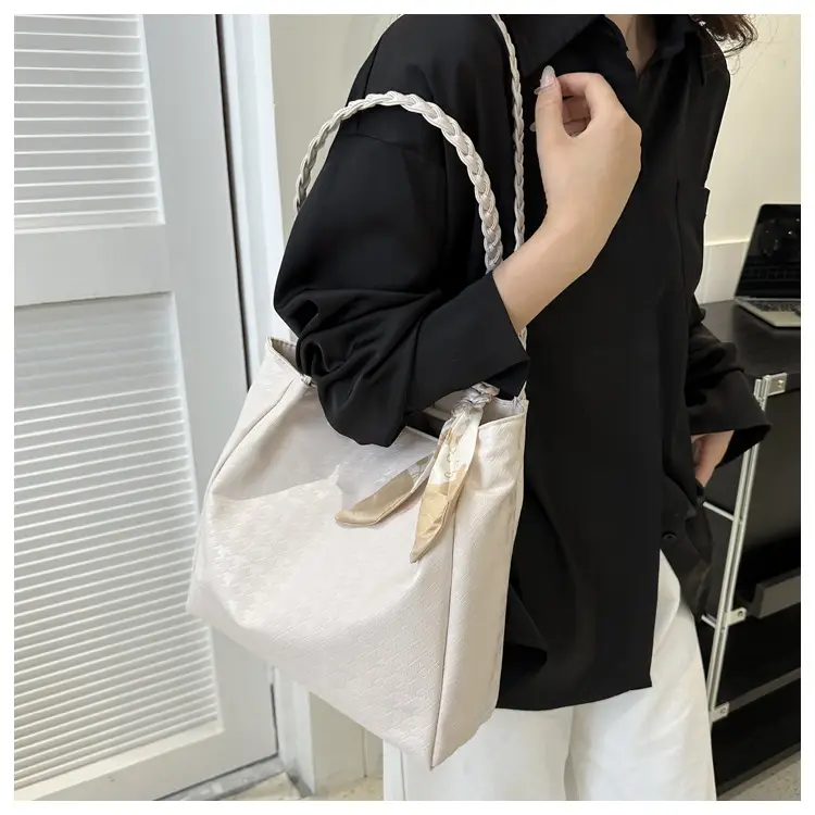 Black Diamond Pattern Silk Tote Bag Large Capacity 2023 — feature 37