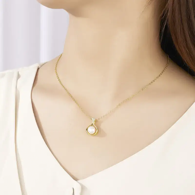 Korean Women's Pearl Pendant Necklace Light Gold White