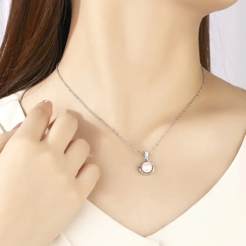 Korean Women's Pearl Pendant Necklace Light Gold White