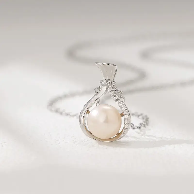 Korean Women's Pearl Pendant Necklace Light Gold White