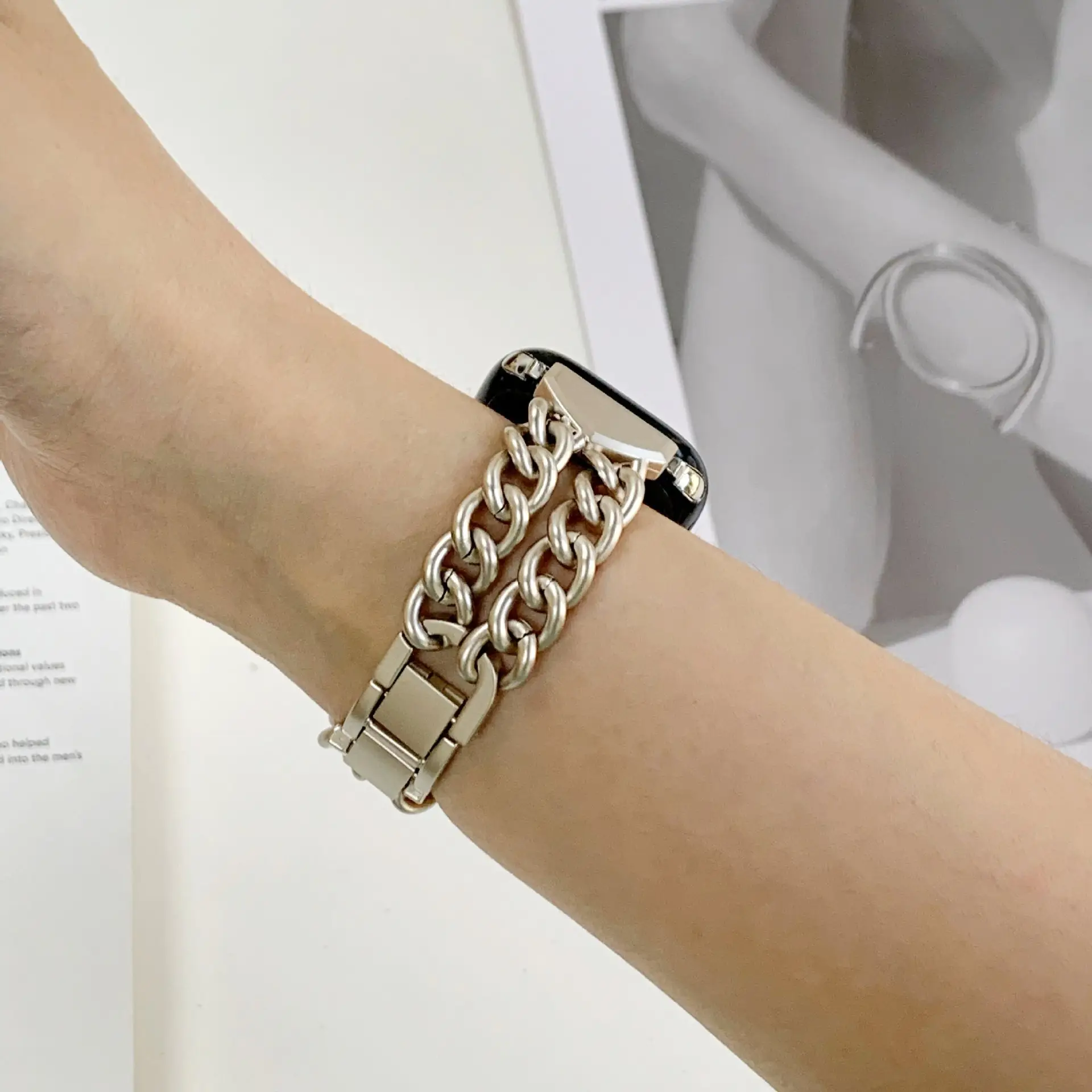 Chunshi Gold Triangular Denim Chain Watch Strap — feature 11