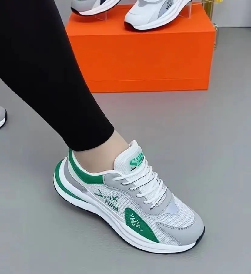 Men's and Women's Same Sports Shoes, Mesh Breathable Dad Shoes, Casual Soft Sole Fashion Running Couple Shoes, Fly-Knit Sports Shoes — feature 11