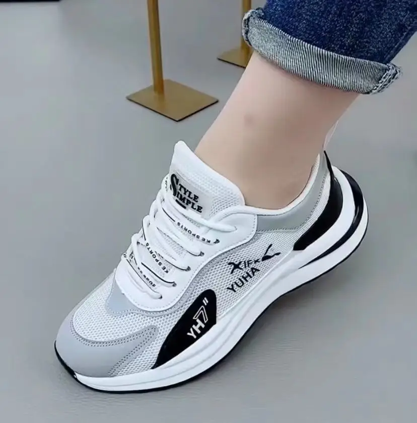 Men's and Women's Same Sports Shoes, Mesh Breathable Dad Shoes, Casual Soft Sole Fashion Running Couple Shoes, Fly-Knit Sports Shoes — feature 7
