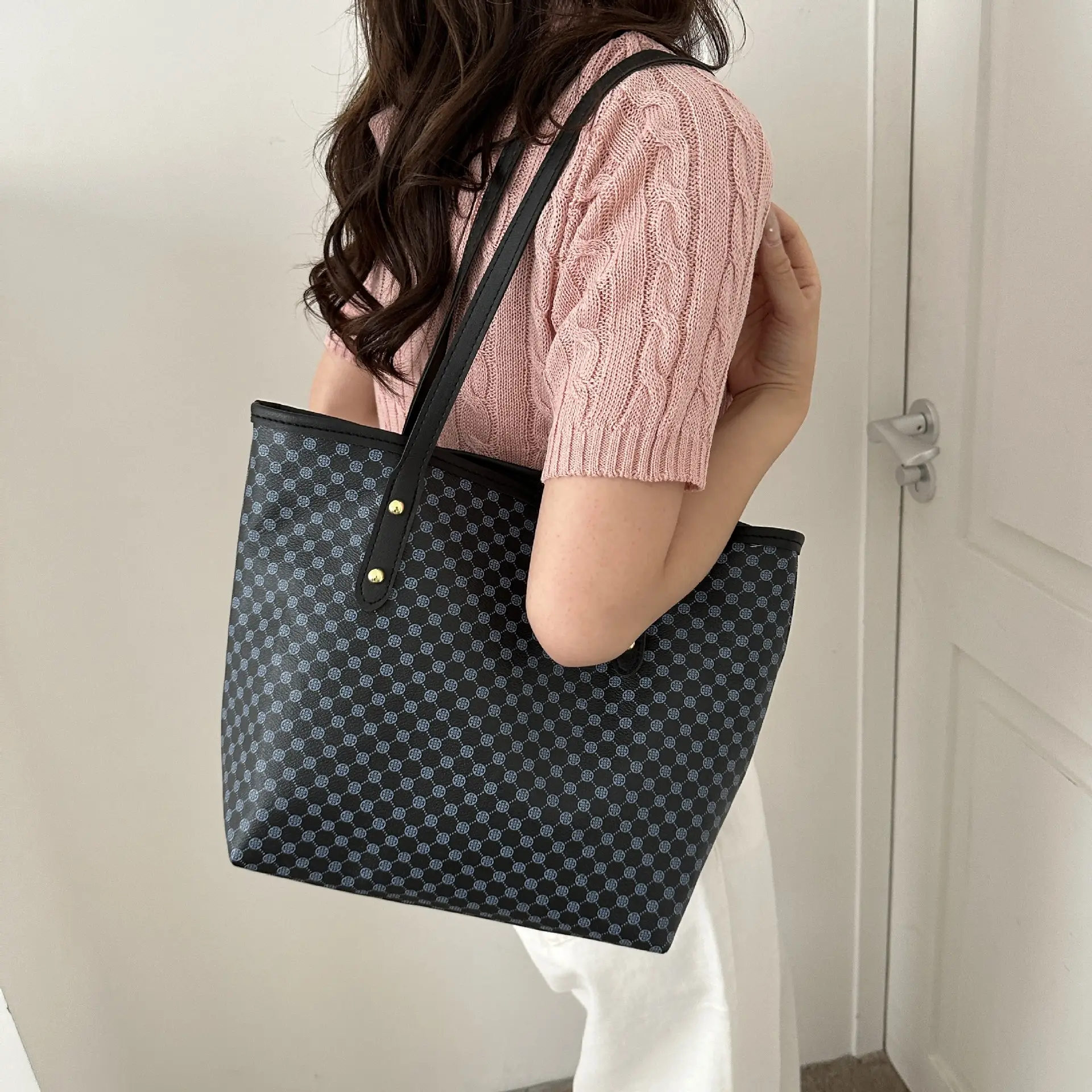 Women High-End Monogram Tote Bag Brown 2026 - Image 7
