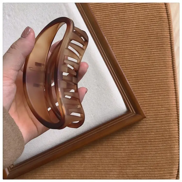 Amber Frosted Large Hair Clip for Women — feature 15
