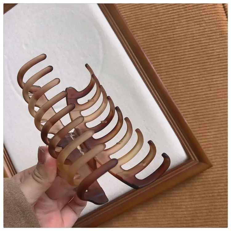 Amber Frosted Large Hair Clip for Women — feature 7