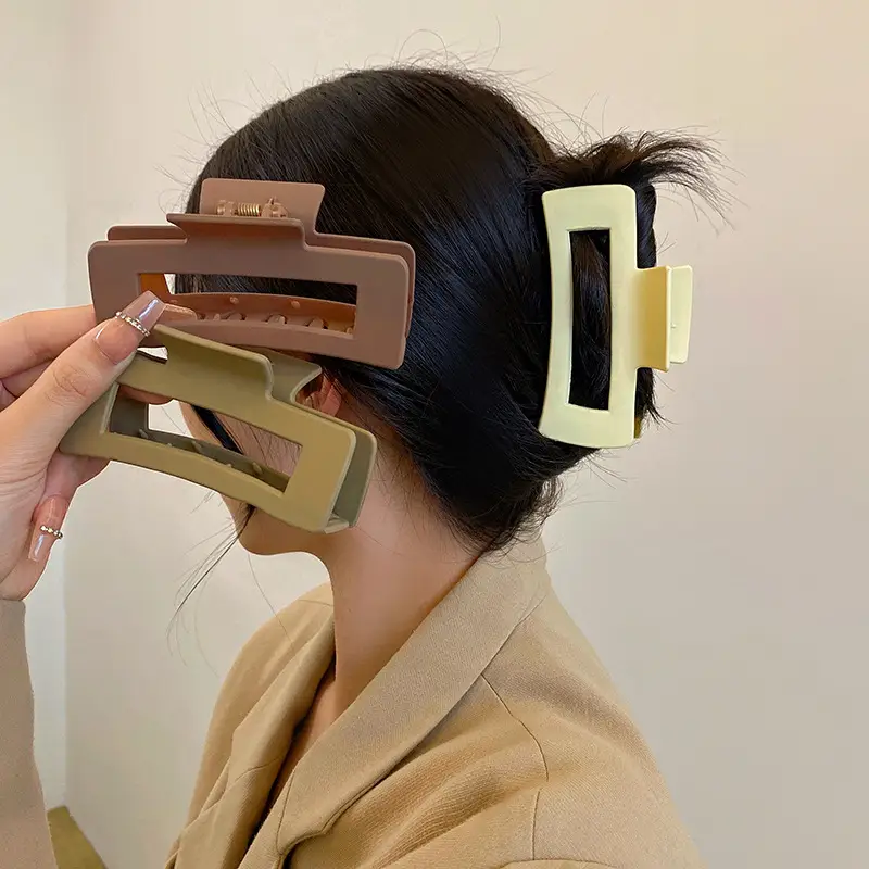 Heart-Shaped Shark Clip Hairpin for Summer 2023 - Image 7