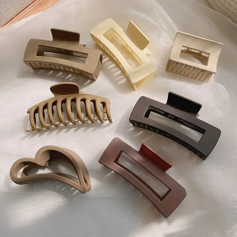 Heart-Shaped Shark Clip Hairpin for Summer 2023 - Image 8