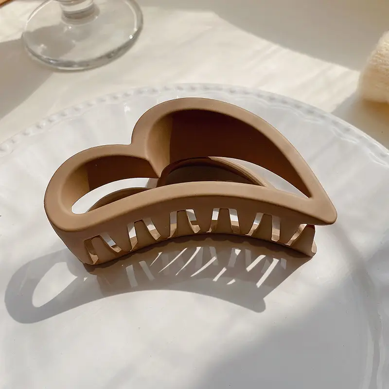 Heart-Shaped Shark Clip Hairpin for Summer 2023 - Image 3